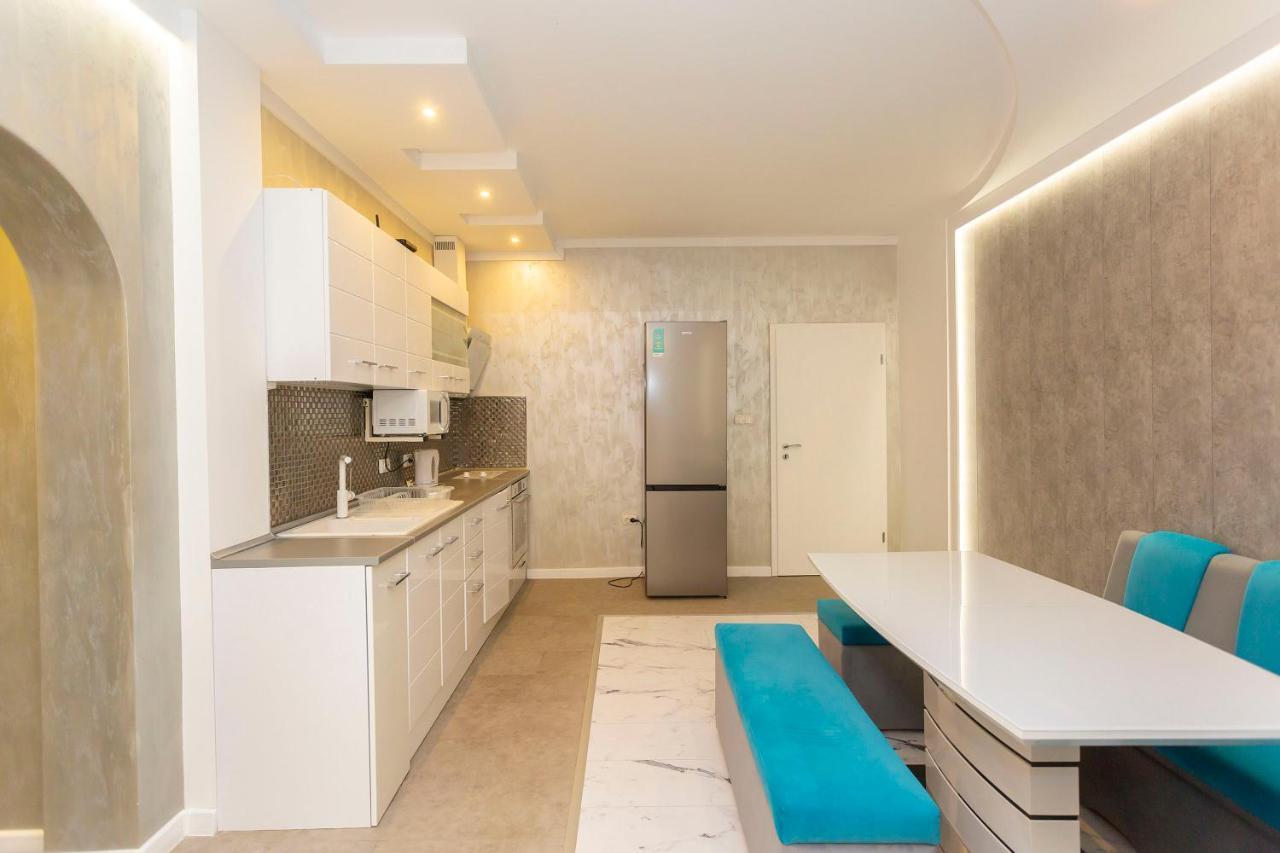 Central Vitosha Apartment Sofia Bagian luar foto