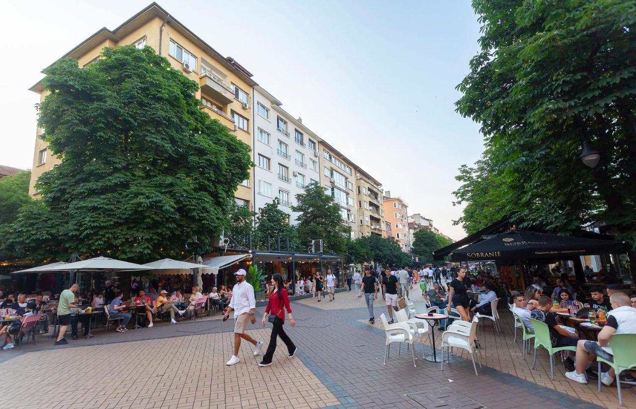 Central Vitosha Apartment Sofia Bagian luar foto