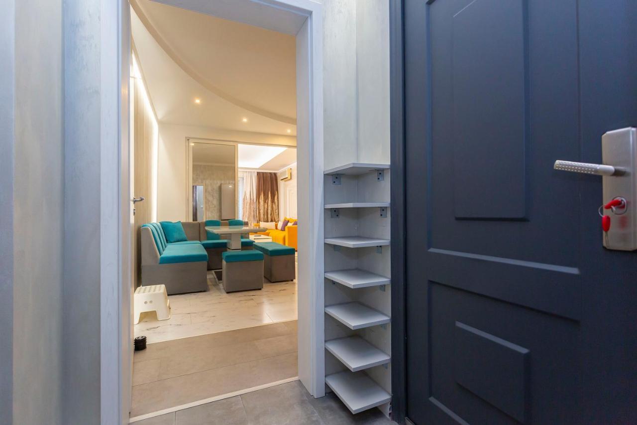 Central Vitosha Apartment Sofia Bagian luar foto